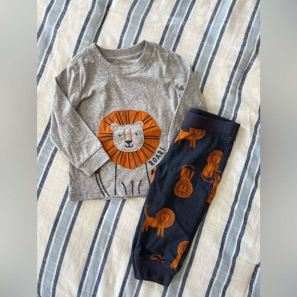 Matching lion set by Carter’s